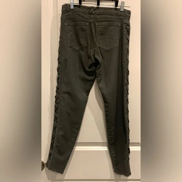 NWT Chaser Green Capri Pants w/Laced Sides Women’s Sz M - Picture 2 of 4